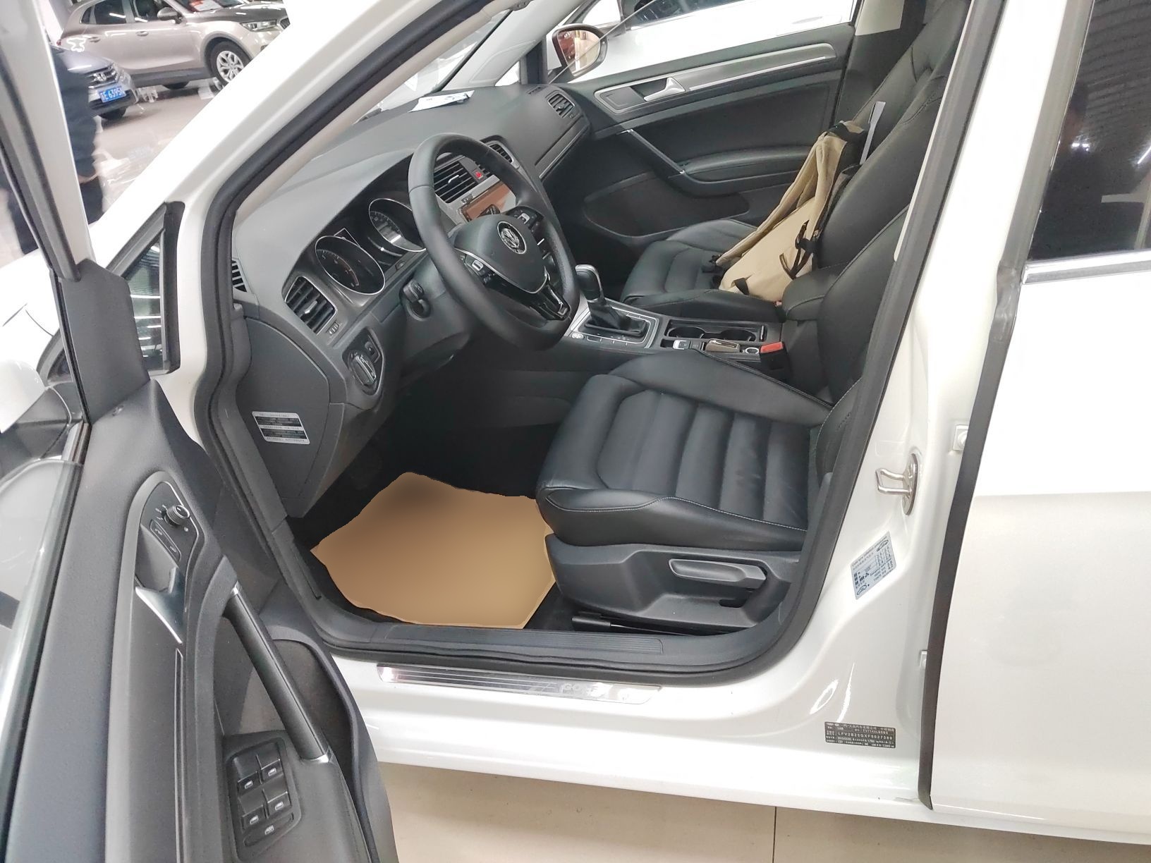 Переднее сиденье в автомобиле