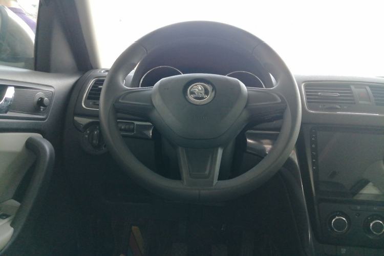 Used Skoda Yeti 2017 1.6L Manual Front-Wheel-Drive Version
