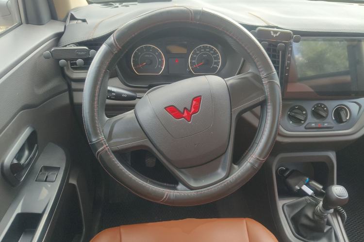 Used Wuling Hongguang V 2022 1.5L Jingqu Version Hydraulic Power Steering LAR