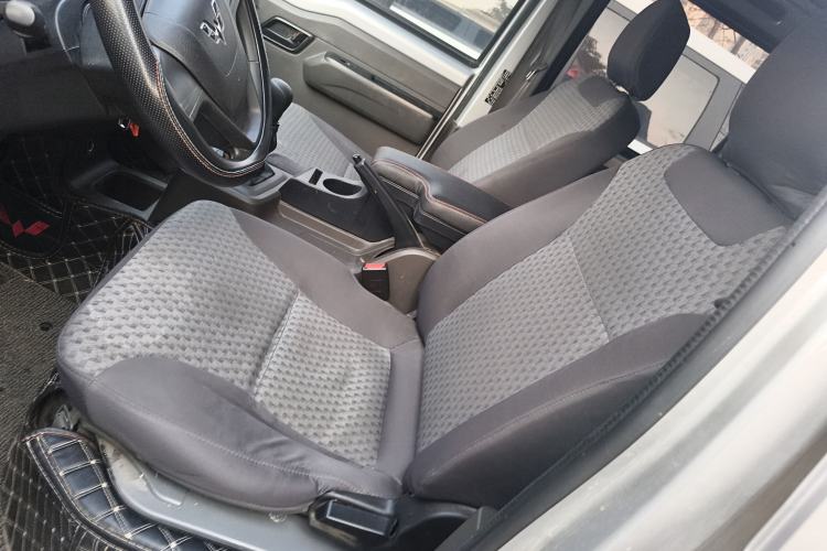 Used Wuling Rongguang New Truck 2023 2.0L Double-Cab Extended-Size Standard Version LJM20B Left Front Seat