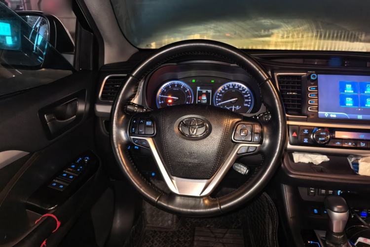 Used Toyota Highlander 2018 2.0T Four-Wheel Drive Luxury Edition 7 Seats China V Emission Standard