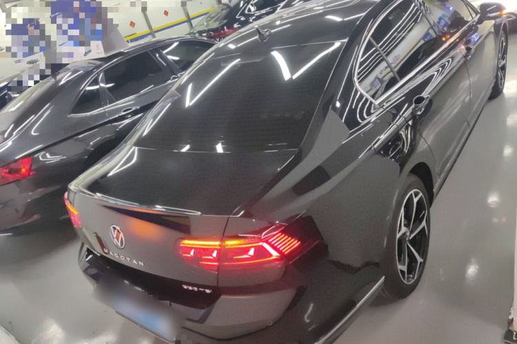 Used Volkswagen Magotan 2025 Zhongxiang Version 330TSI DSG Luxury Edition Rear