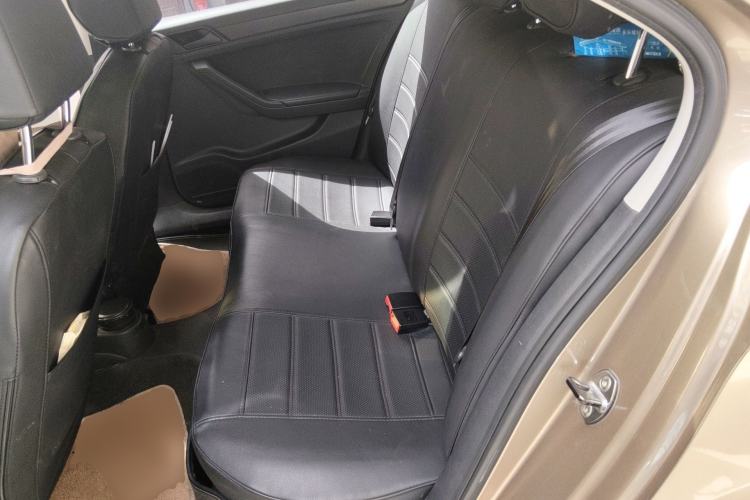 Used Volkswagen Jetta 2013 1.6L Manual Fashion Edition
