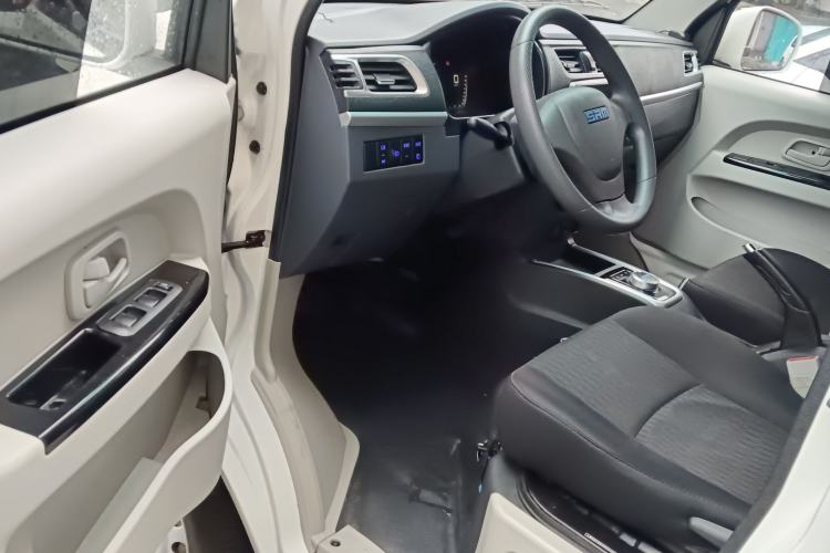 Used SRM Haoyun 2025 Launch Edition Farady 42.3 kWh 305 km 6 seats
