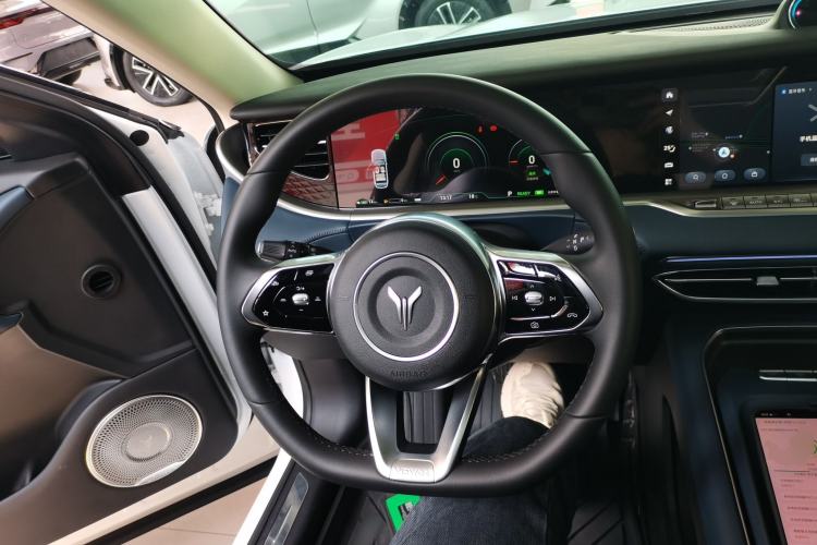 Used VOYAH FREE 2024 Ultra-Long Range Intelligent Driving Version Steering Wheel