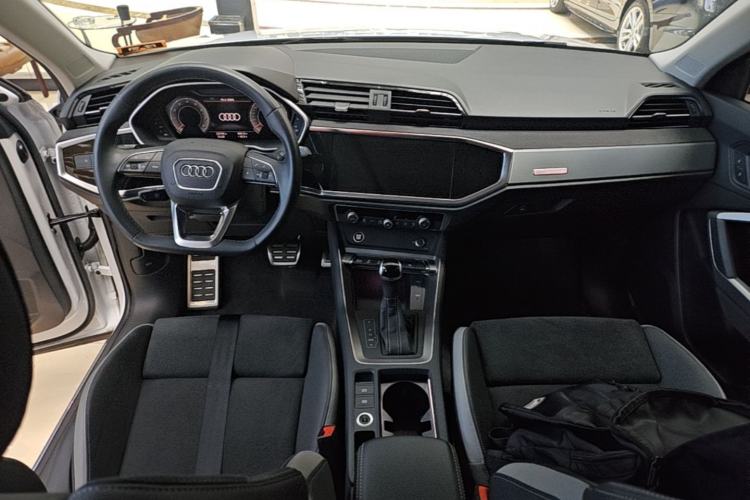 Used Audi Q3 2022 40 TFSI Fashion Dynamic Model
