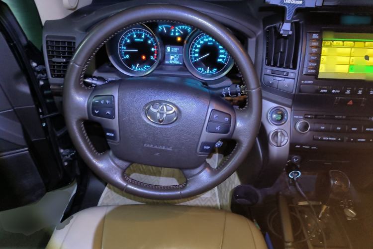 Used Toyota Land Cruiser 2010 4.7L Automatic VX Steering Wheel