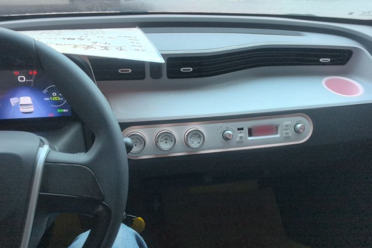 Used Wuling Hongguang MINIEV 2021 Macaron Fashion Model Lithium Iron Phosphate Center Console