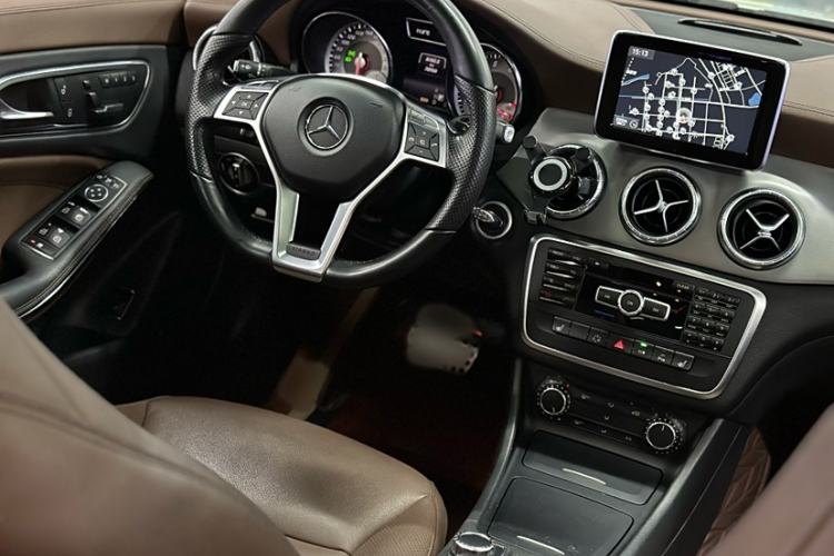 Used Mercedes-Benz CLA 2014 CLA 260 4MATIC Interior 7