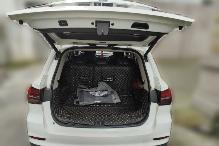 Used Roewe RX5 2017 20T Two-Wheel Drive Automatic Internet Elite Edition Trunk