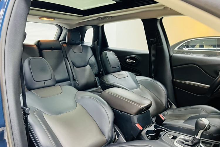 Used Jeep Cherokee 2020 2.0L Two-Wheel Drive Classic Sports Edition