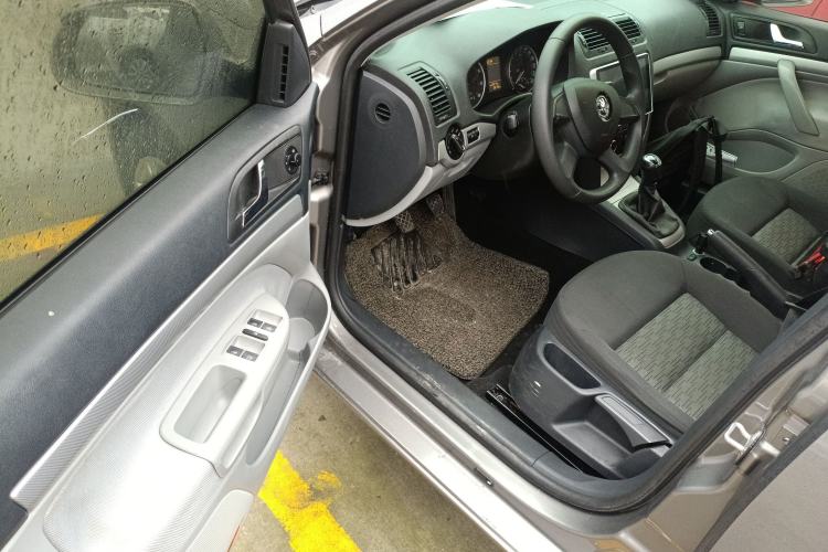 Used Skoda Octavia 2015 Classic Model 1.6L Manual Eado Version