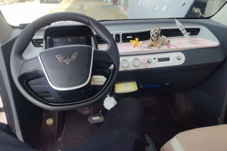 Used Wuling Hongguang MINIEV 2022 Macaron Premium Model – Lithium Iron Phosphate Center Console