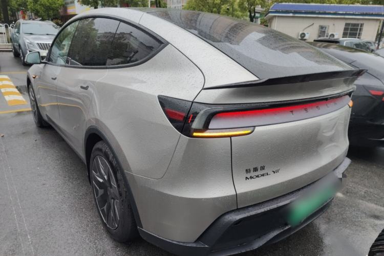 Used Tesla Model Y L 2025 Model Long-Range All-Wheel-Drive Version