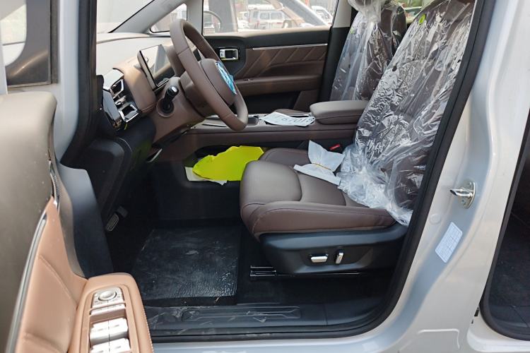 Used Wuling Starlight 730 2025 Model Pure Electric 500km Luxury Edition
