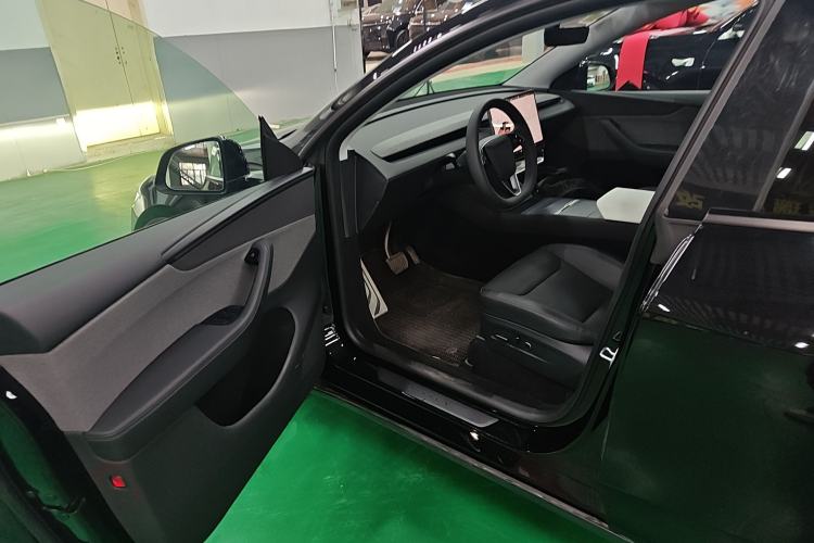 Used Tesla Model Y 2025 Rear-Wheel-Drive Version