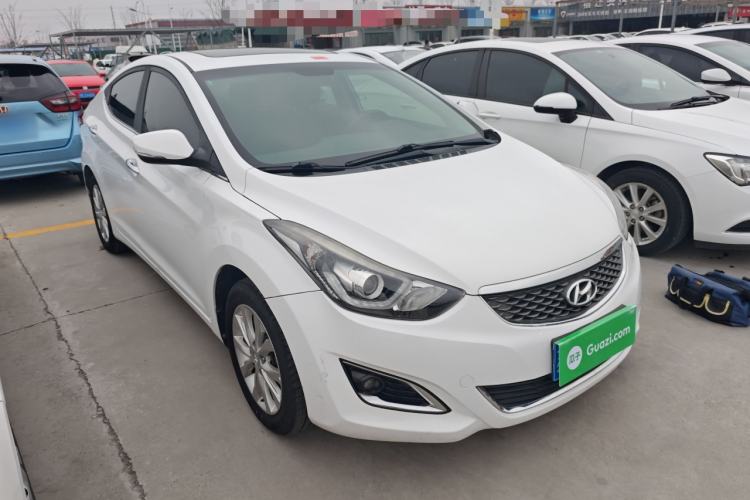 Used Hyundai Elantra (5th Generation / Langdong) 2016 1.6L Manual Luxury Model Front Right 45 Deg