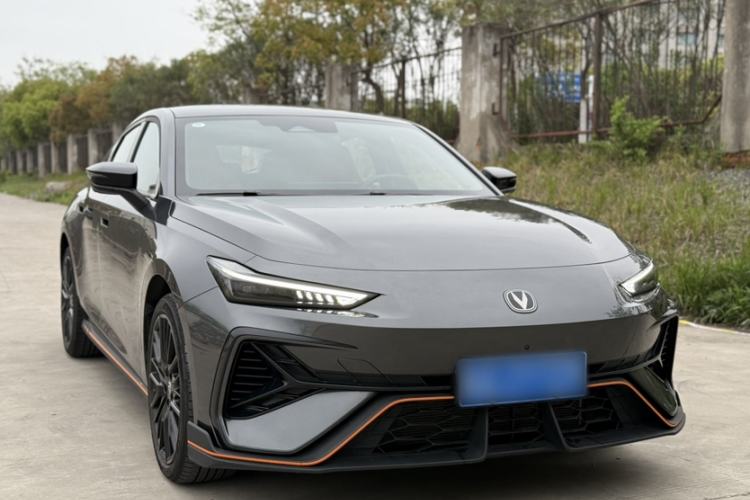 Used CHANGAN UNI-V 2025 Model Third-Generation 2.0T Dynamic Edition Exterior 3