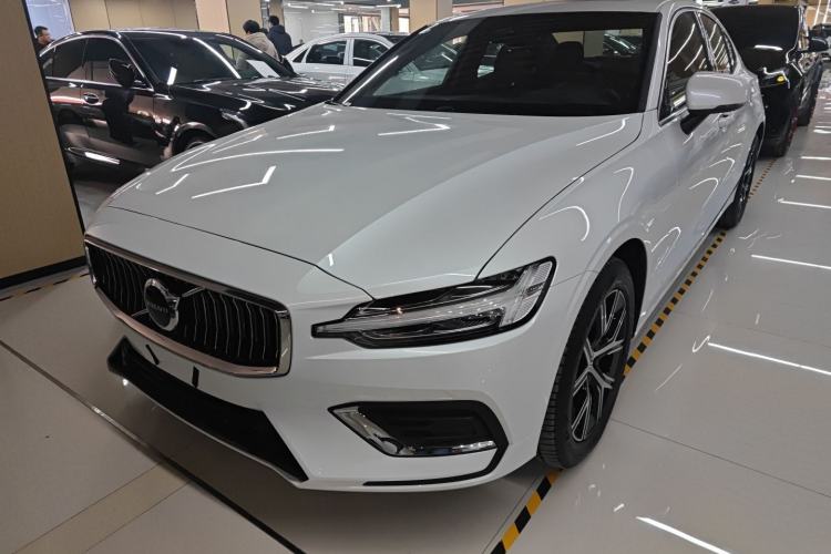 Used Volvo S60 2026 Model B4 Zhiyi Luxury Edition