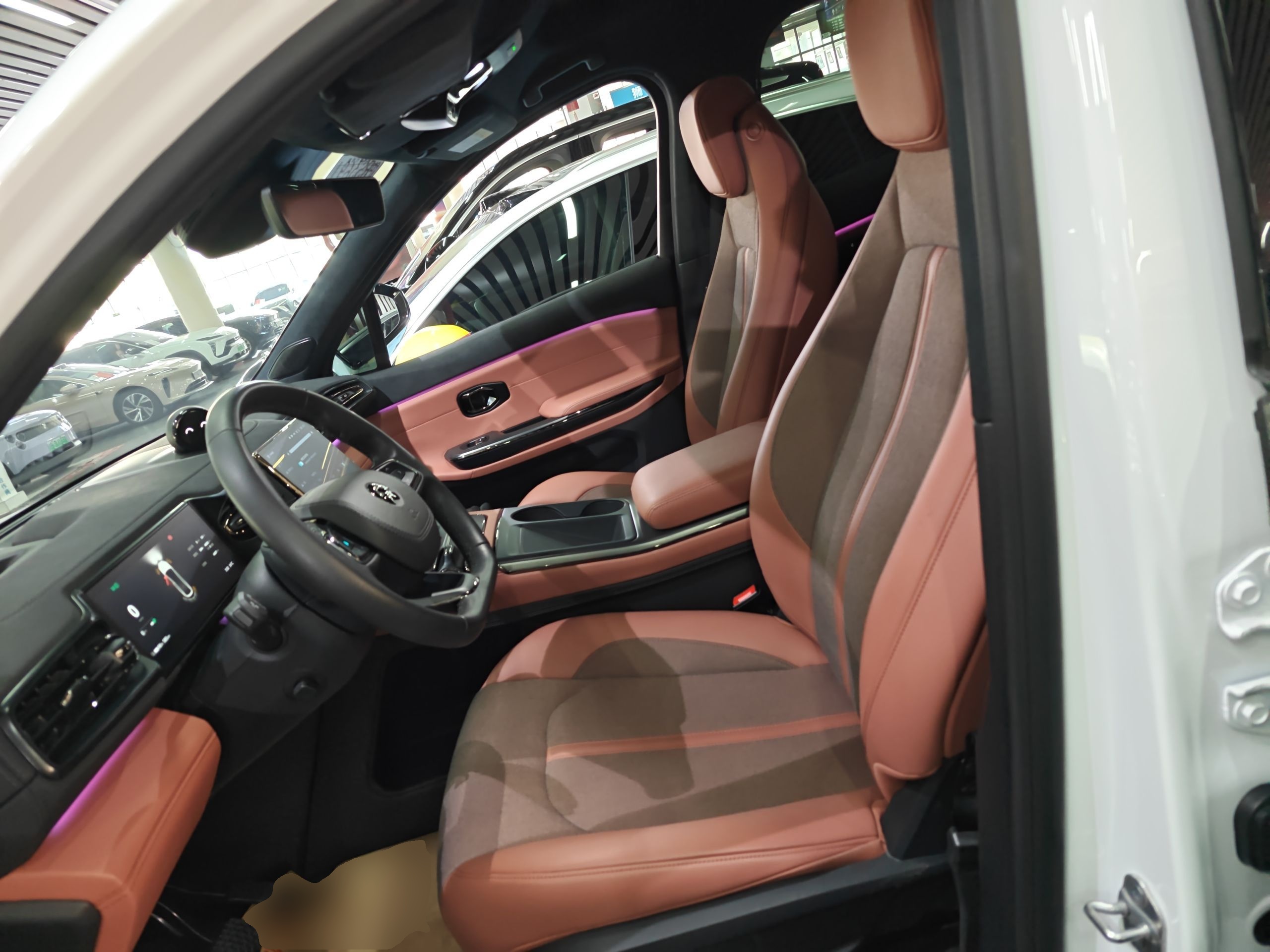 Переднее сиденье в автомобиле