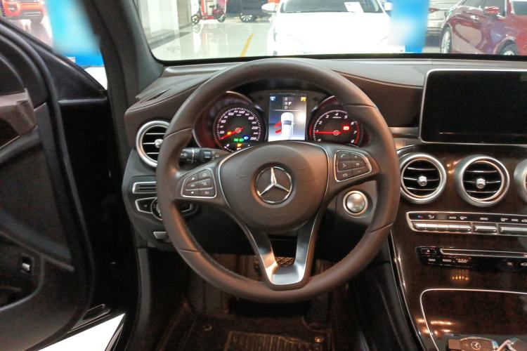 Used Mercedes-Benz GLC 2019 GLC 260 L 4MATIC Dynamic Model Steering Wheel