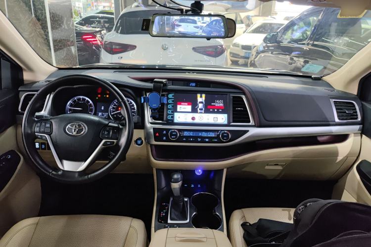 Used Toyota Highlander 2015 2.0T Four-Wheel Drive Luxury Edition 7-Seater Center Console