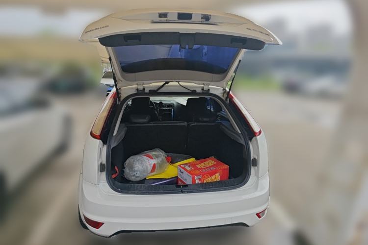 Used Ford Focus 2013 Hatchback Classic 1.8L Manual Base Model Trunk