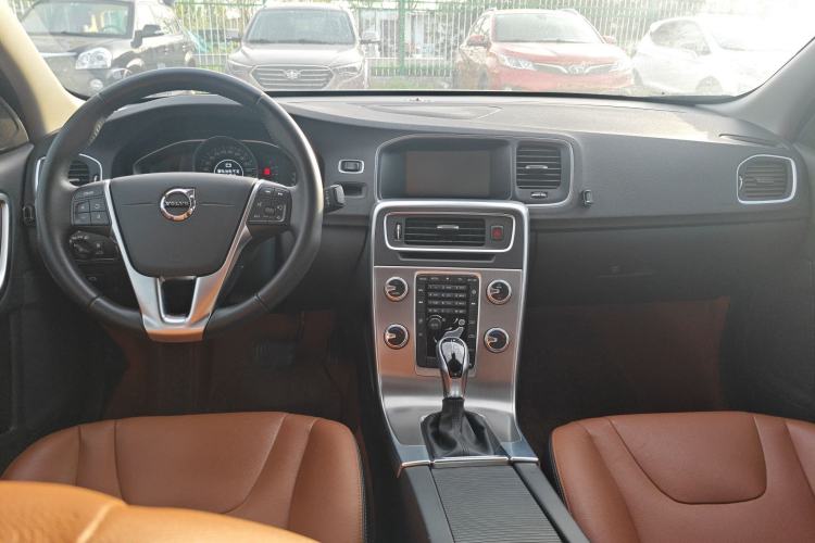 Used Volvo S60 2018 S60L T3 Smart Progress Edition Center Console