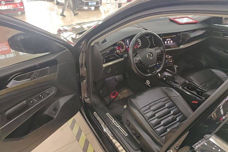 Used Volkswagen Passat 2020 Facelift 330TSI Elite Edition China VI Standard