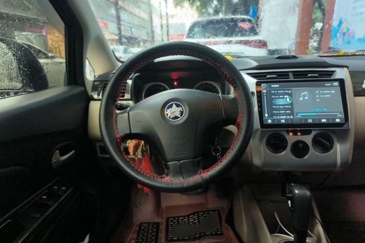 Used Venucia R50 2014 1.6L Automatic Splendid Edition