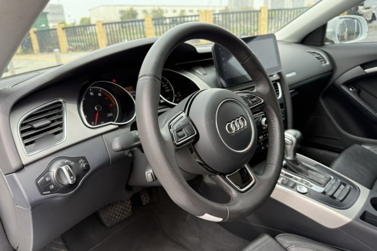 Used Audi A5 2014 Coupe 45 TFSI Interior 3