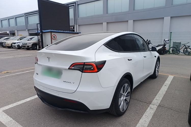 Used Tesla Model Y 2022 Long-Range All-Wheel-Drive Version
