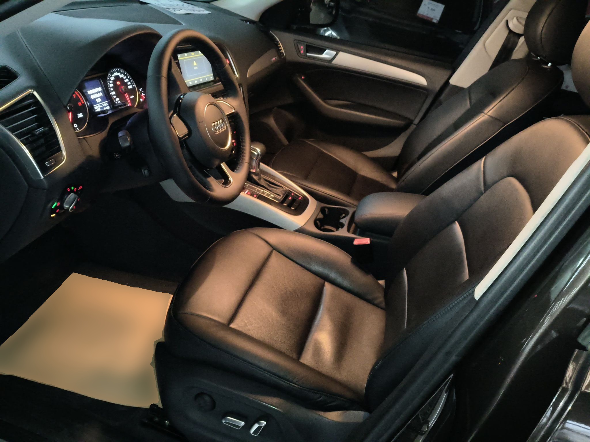 Переднее сиденье в автомобиле