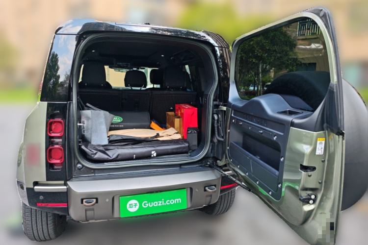 Used Land Rover Defender 2023 Facelift 110 3.0T P400 X-DYNAMIC HSE Trunk