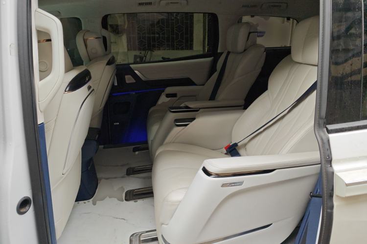 Used Buick Century 2023 2.0T Six-Seater Yinshi Edition Left Rear Seat