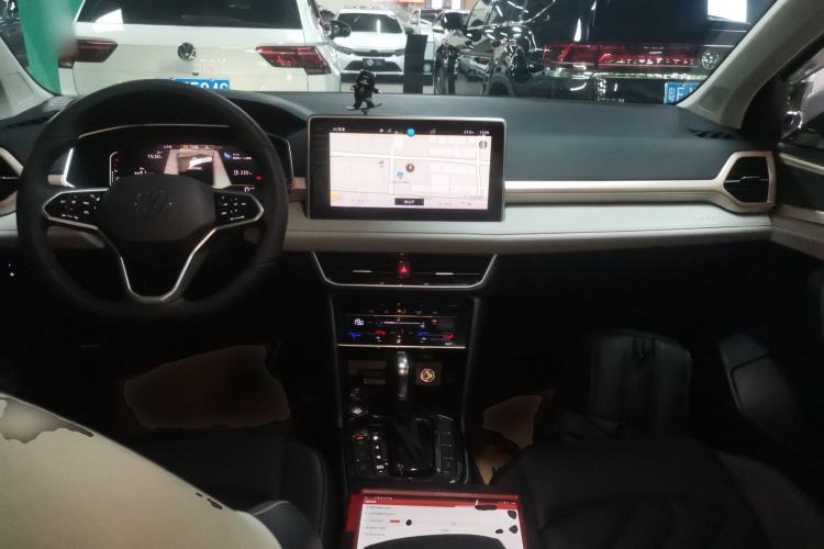 Used Volkswagen Tharu 2023 300TSI Two-Wheel-Drive Full Moon Edition Center Console