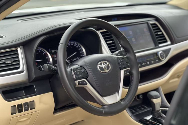 Used Toyota Highlander 2018 2.0T Four-Wheel Drive Luxury Version 7 Seats China VI Standard
