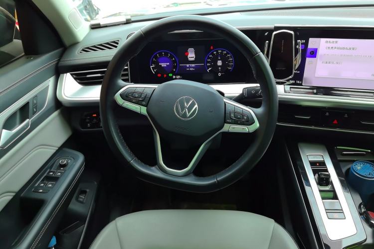 Used Volkswagen Tavendor 2024 330TSI Luxury Touring - All-Inclusive Edition Steering Wheel