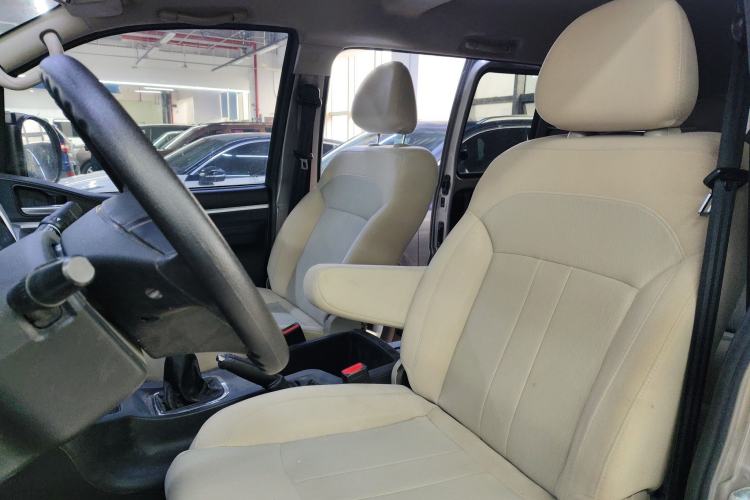 Used FORTHING Lingzhi 2022 M5L 2.0L Utility Model 7 Seats Left Front Seat