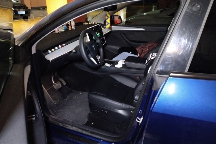 Used Tesla Model Y 2023 Long-Range All-Wheel-Drive Version