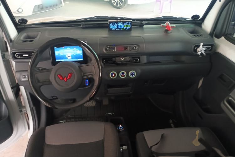 Used Wuling Zhiguang New Energy 2025 Model 305km Ambitious Edition Center Console