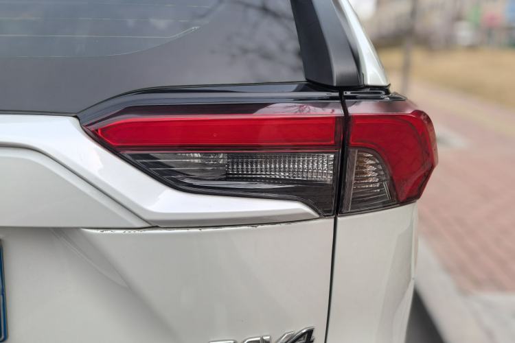 Used Toyota RAV4 2023 2.0L CVT Two-Wheel Drive Fashion Edition Exterior 5