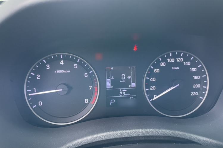 Used Hyundai ix25 2015 1.6L Automatic Two-Wheel Drive Smart GLS Trim Interior 8