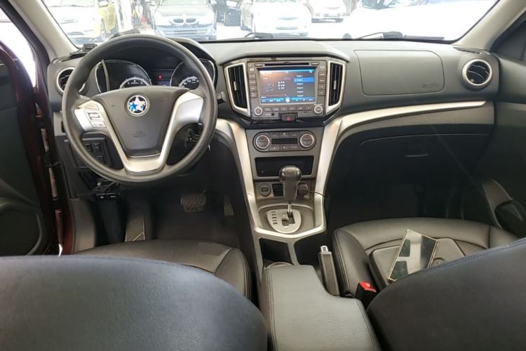 Used Venucia T70 2015 2.0L CVT Smart Edition
