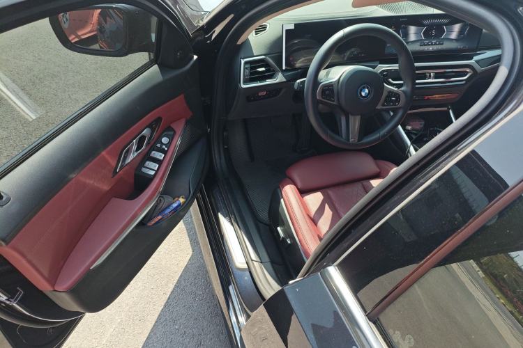 Used BMW i3 2024 eDrive 35 L
