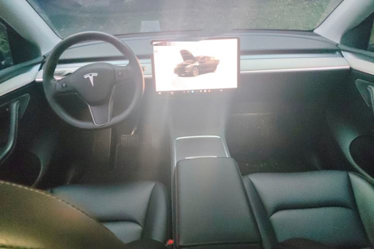 Used Tesla Model Y 2023 Rear-Wheel-Drive Version Center Console