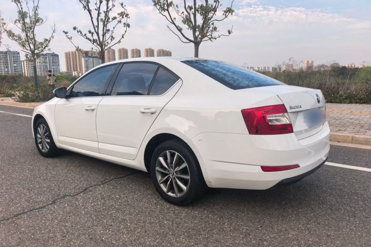 Used Skoda Octavia 2017 Classic Model 1.6L Automatic Comfort Edition Exterior 2