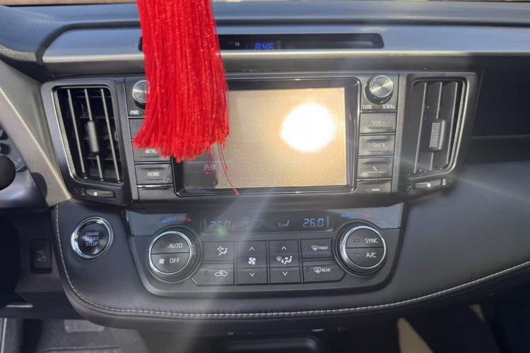 Used Toyota RAV4 2018 2.5L Automatic 4x4 Elite i Edition Interior 3