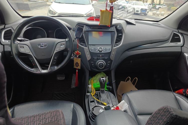 Used Hyundai Santa Fe 2015 2.4L Automatic Two-Wheel Drive Smart Version 5 Seats
