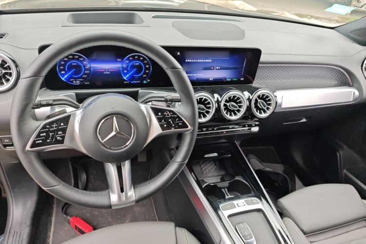 Used Mercedes-Benz EQB 2024 EQB 350 4MATIC Center Console